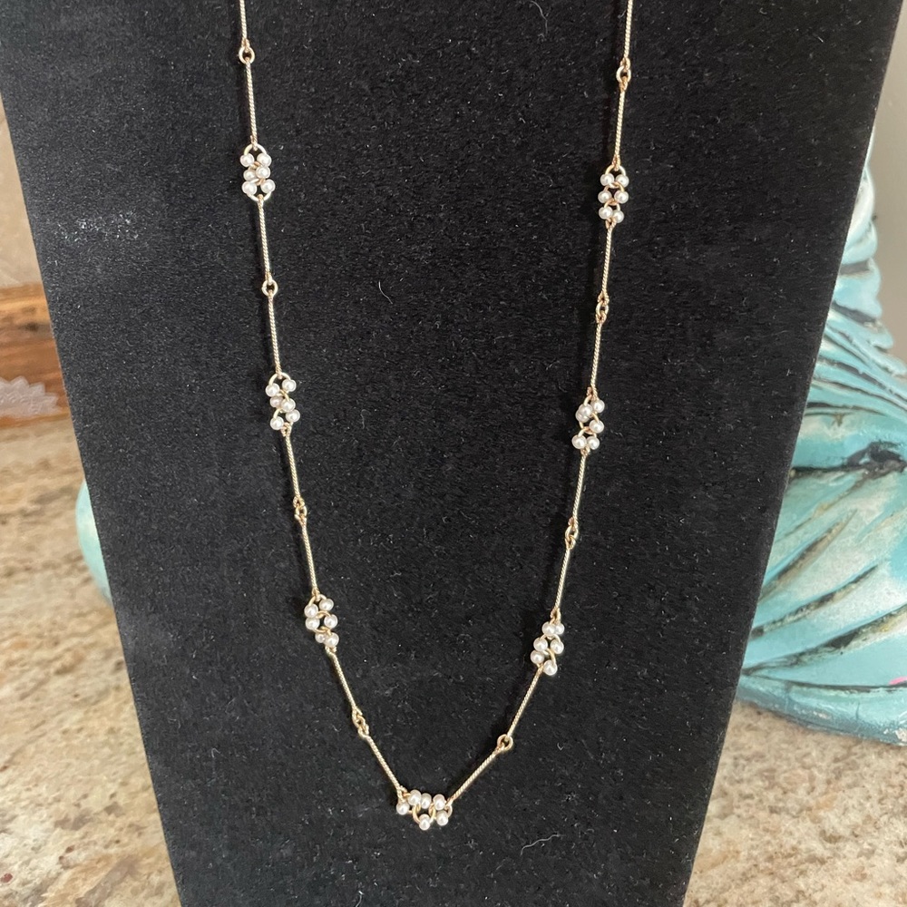 Beautiful Vintage Avon  Necklace. Gold tone with pearl clusters.
